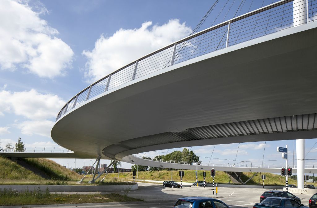 Eindhoven: Radfahrerbrücke 'Hovenring' (ipv Delft 2012)